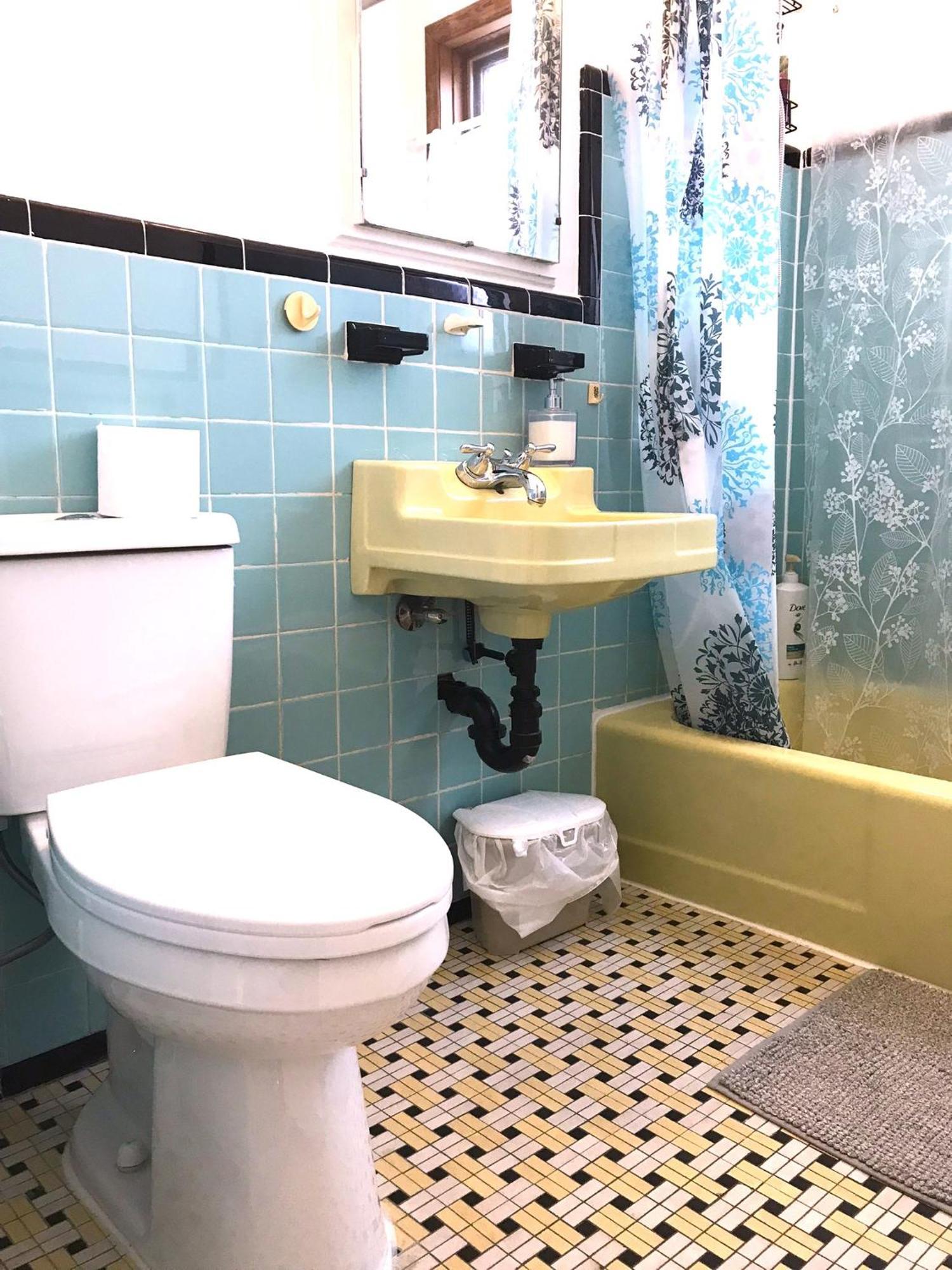 Big Private Room Midmontreal Next To Station Metro - Parking Free Buitenkant foto